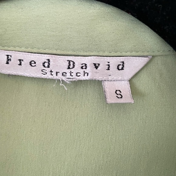 Green form fitting lady’s shirt. - Picture 3 of 3